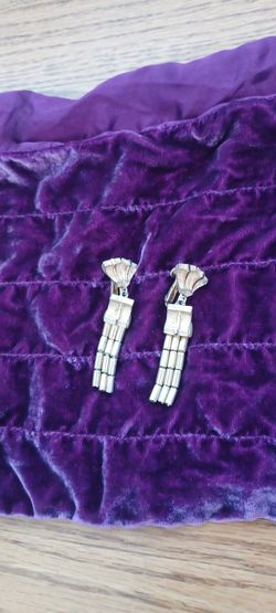 Vintage Vendome textured gold tone Retro clip-on dangle earrings 2 1/4 inches long