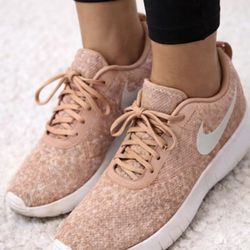 Pink Light Weight Running Shoes Nikes 
