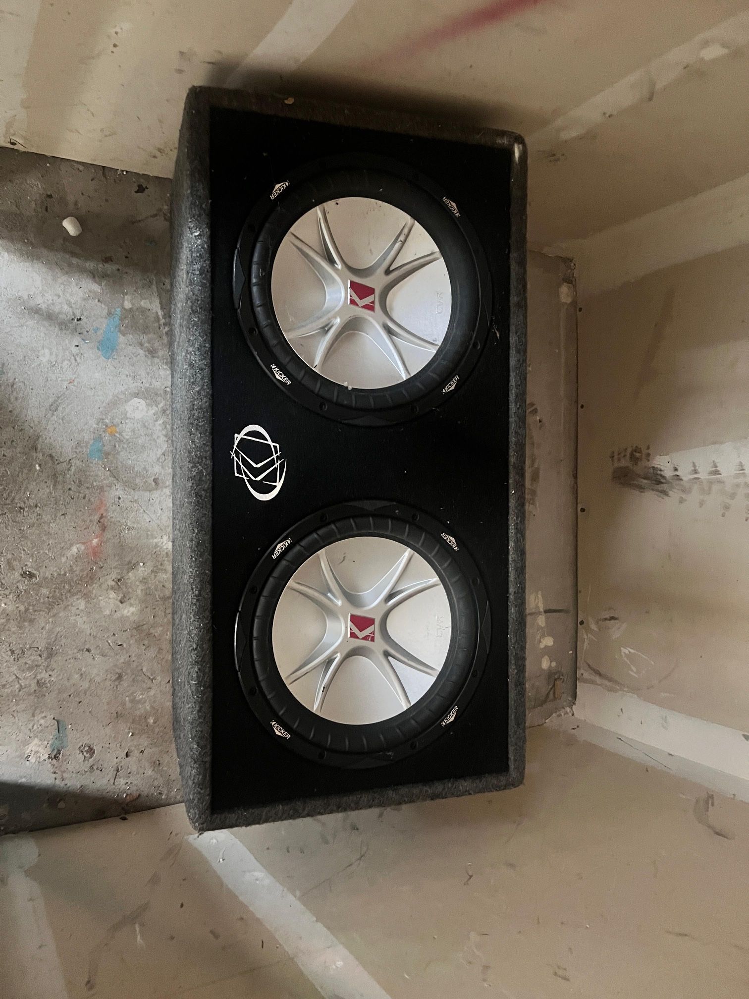 I'm selling an amplifier for a Kicker ZX750.1 subwoofer and a speaker.