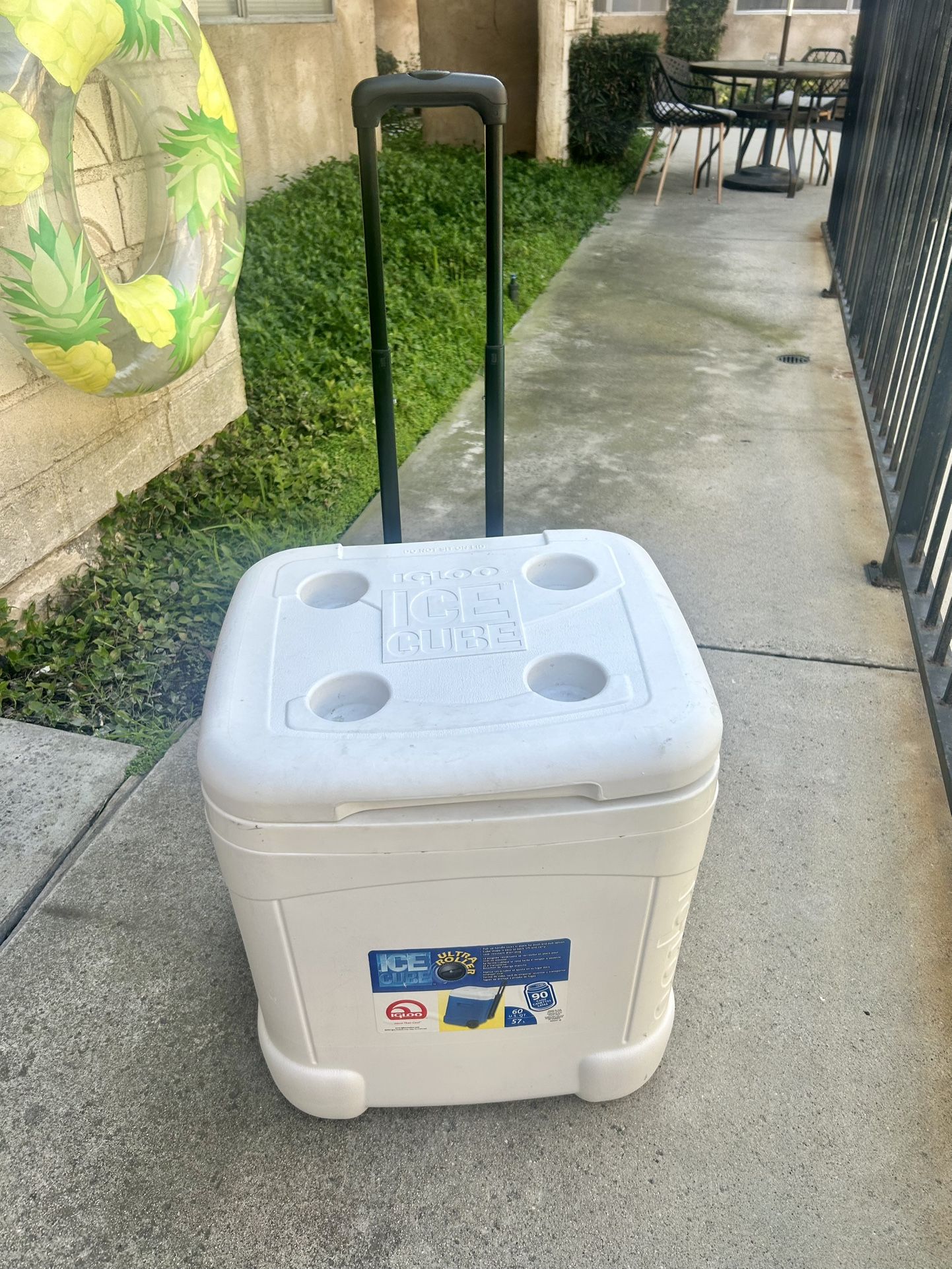 Igloo Ice Cube Ultra Roller 60qt