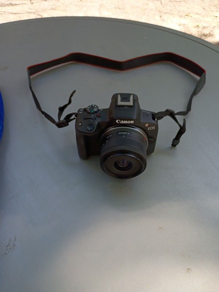 (eos)r50 camera:lens included!!!!