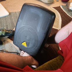 Behringer Portable Amp