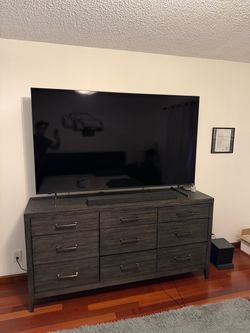 Bellvern Dresser & Matching Nighstands