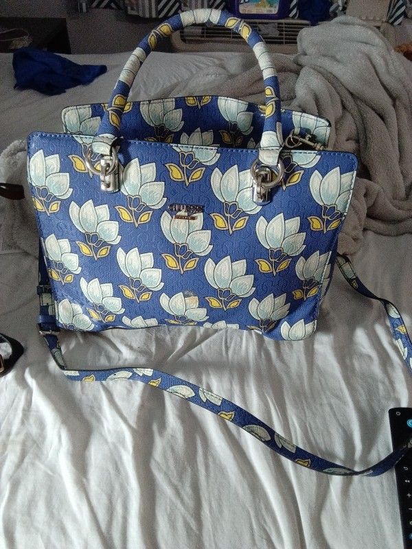 Guess Purse 