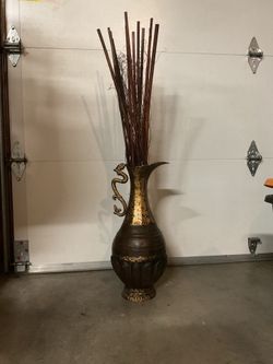 Corner vase