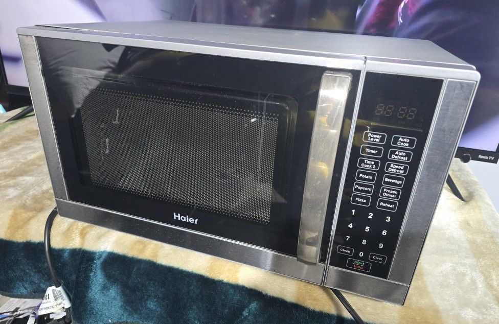Haier 900 Watts Microwave Oven