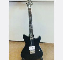ELECTRIC GUITAR FIRST ACT MODEL ME 437
