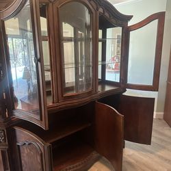 Well Built Beautiful China Cabinet With Light