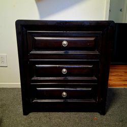 Dresser With 3 Drawers