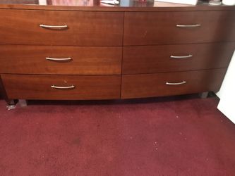Nice Dresser Sixth Large Drawers Good Quality and Good Condition Iβm moving My New Space ist To Small For This