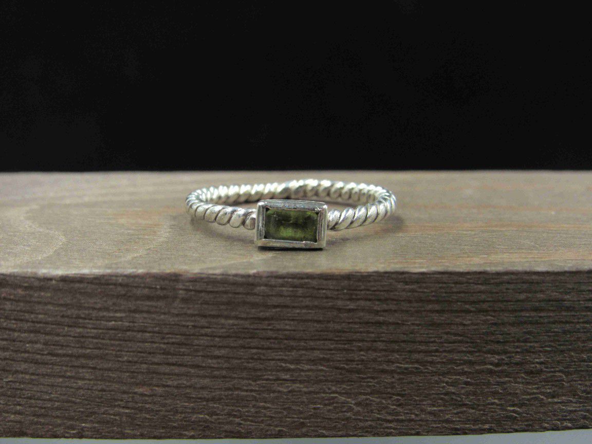 Size 9 Sterling Silver Dirty Rectangle Peridot Gem Band Ring Vintage