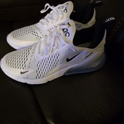 NIKE 270 NEW 11. 1/2