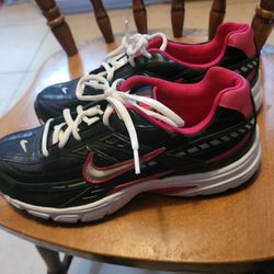 NIKE INITIATOR WOMEN'S RUNNING SNEAKERS SIZE 10 WOMEN'S 