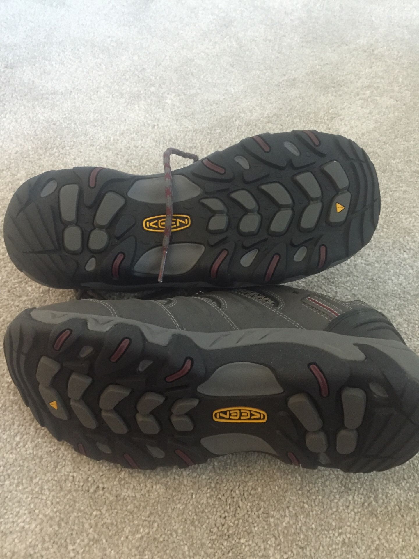 Women’s keen hiking boot size 8