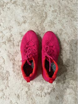 Nike Vapormax Flyknit Hot Pink Sneakers