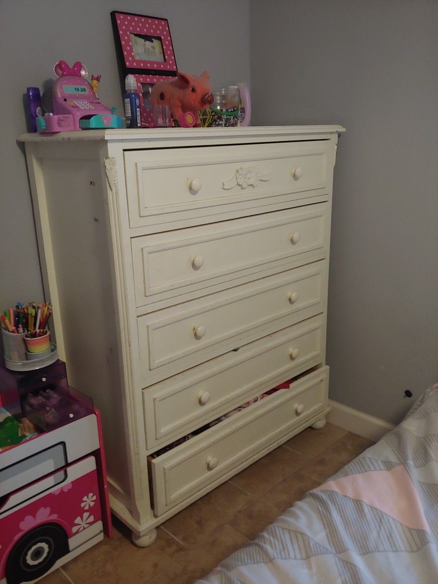  Dresser