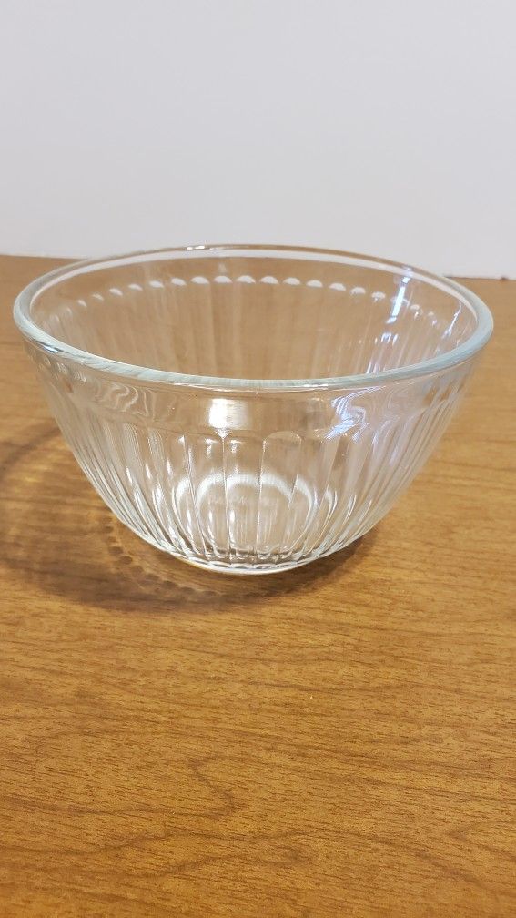 Vintage 7401-s Ribbed Pyrex 3 Cup Bowl.  
