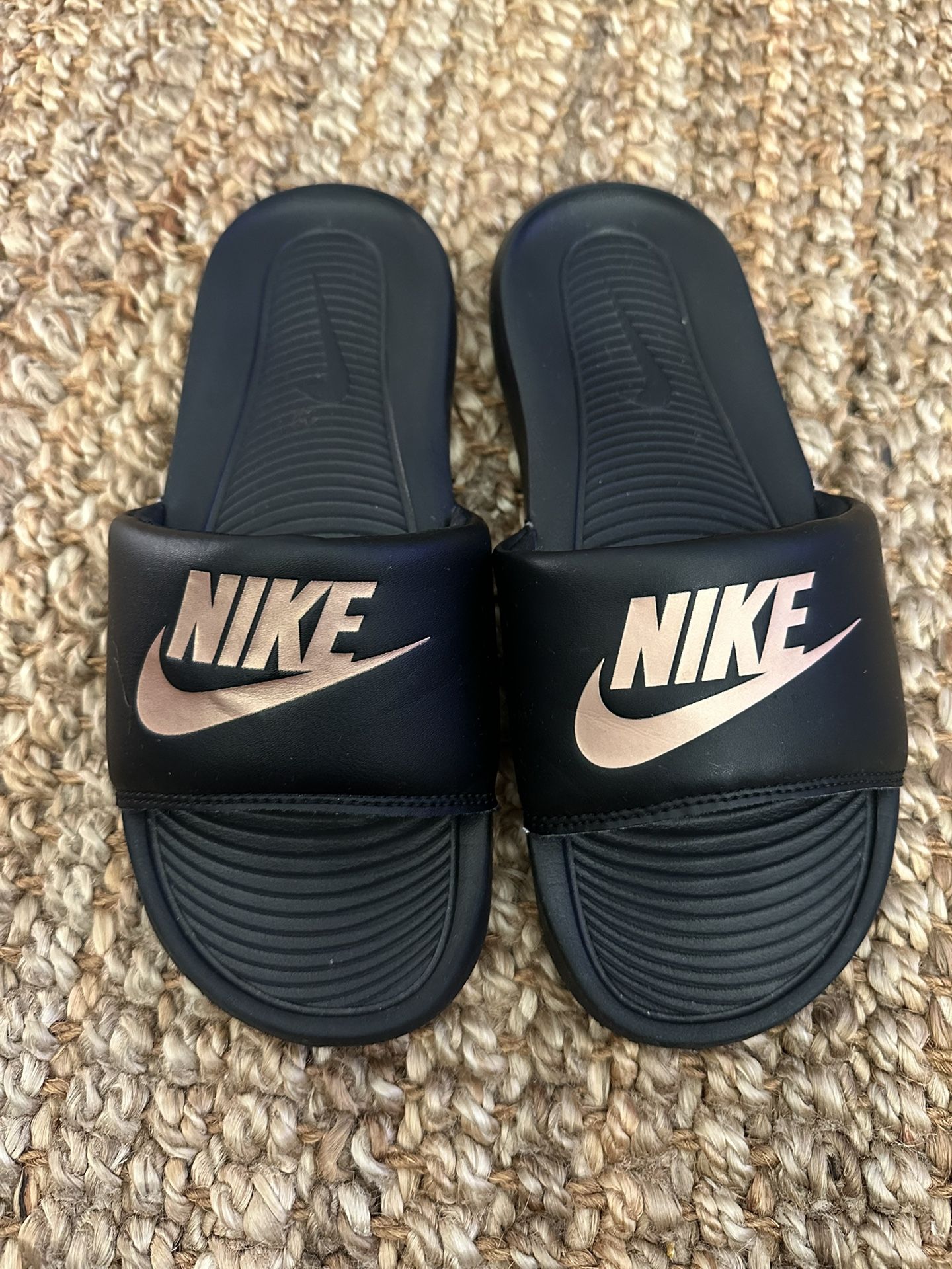 WOMEN'S NIKE slides/ sandals Sporting