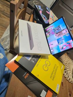 Samsung Galaxy Tab S8+ 12.4 inches Super AMOLED with box, bundled cases and screen protectors