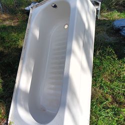 METAL BATH TUB GOOD CONDITION