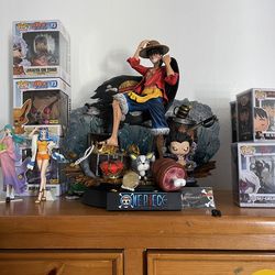 Awesome collectibles luffy statue