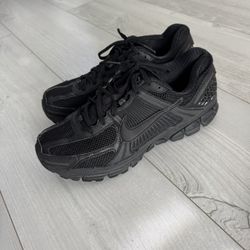 Nike Vomero 5 Black - Size 10