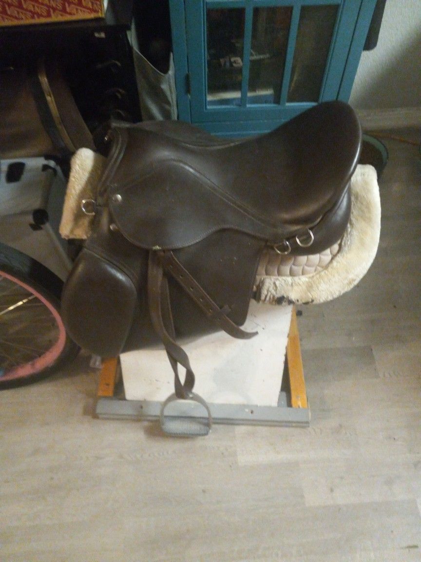 Saddle, Brown,English 15" Seat