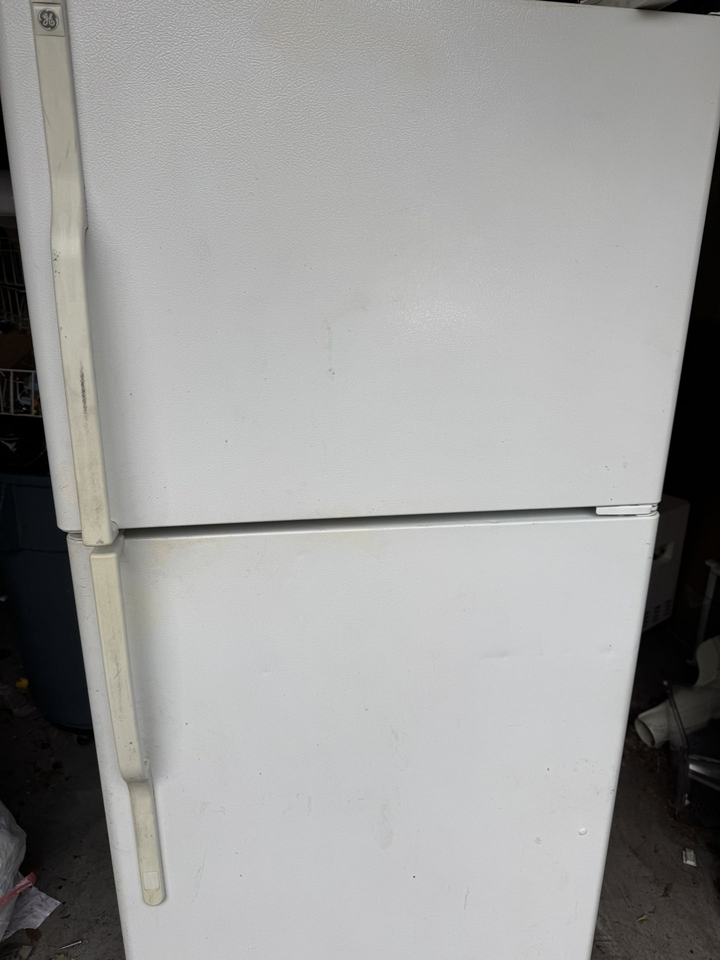 GE FRIDGE.