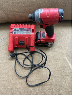 Milwaukee M18 Taladro + Batería + Cargador