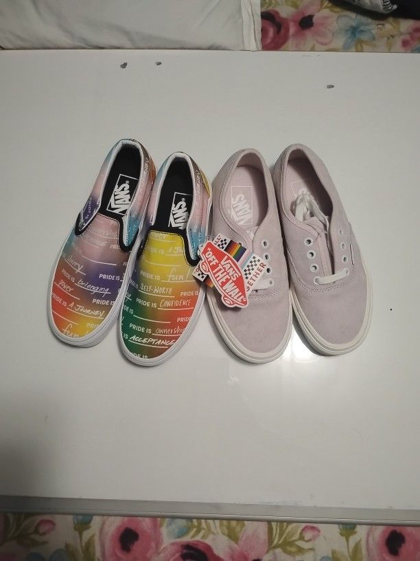 2 Pairs Of Women's 5.5 Vans Shoes