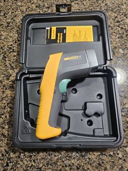 Fluke Thermometer