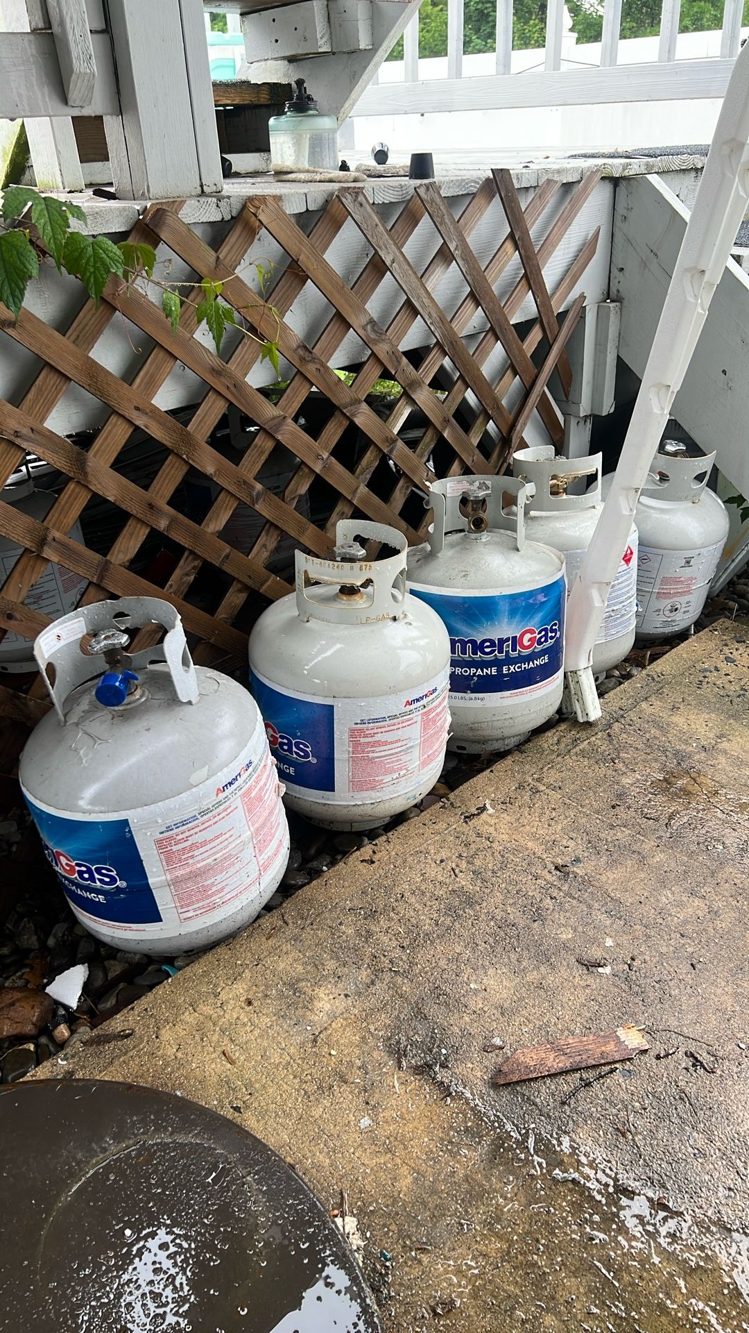 EMPTY Propane Tanks