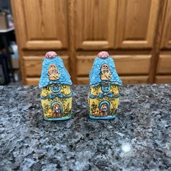 Lucky Duckies Ceramic pair of salt and pepper shakers. Size approximately 3 inches tall. Preowned never used.