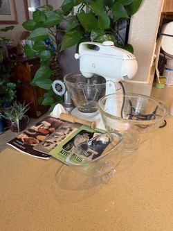 Vintage KitchenAid/Hobart mixer with attachments manuals recipe booklet