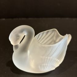 Frosted Glass Swan Figurine (Taiwan)