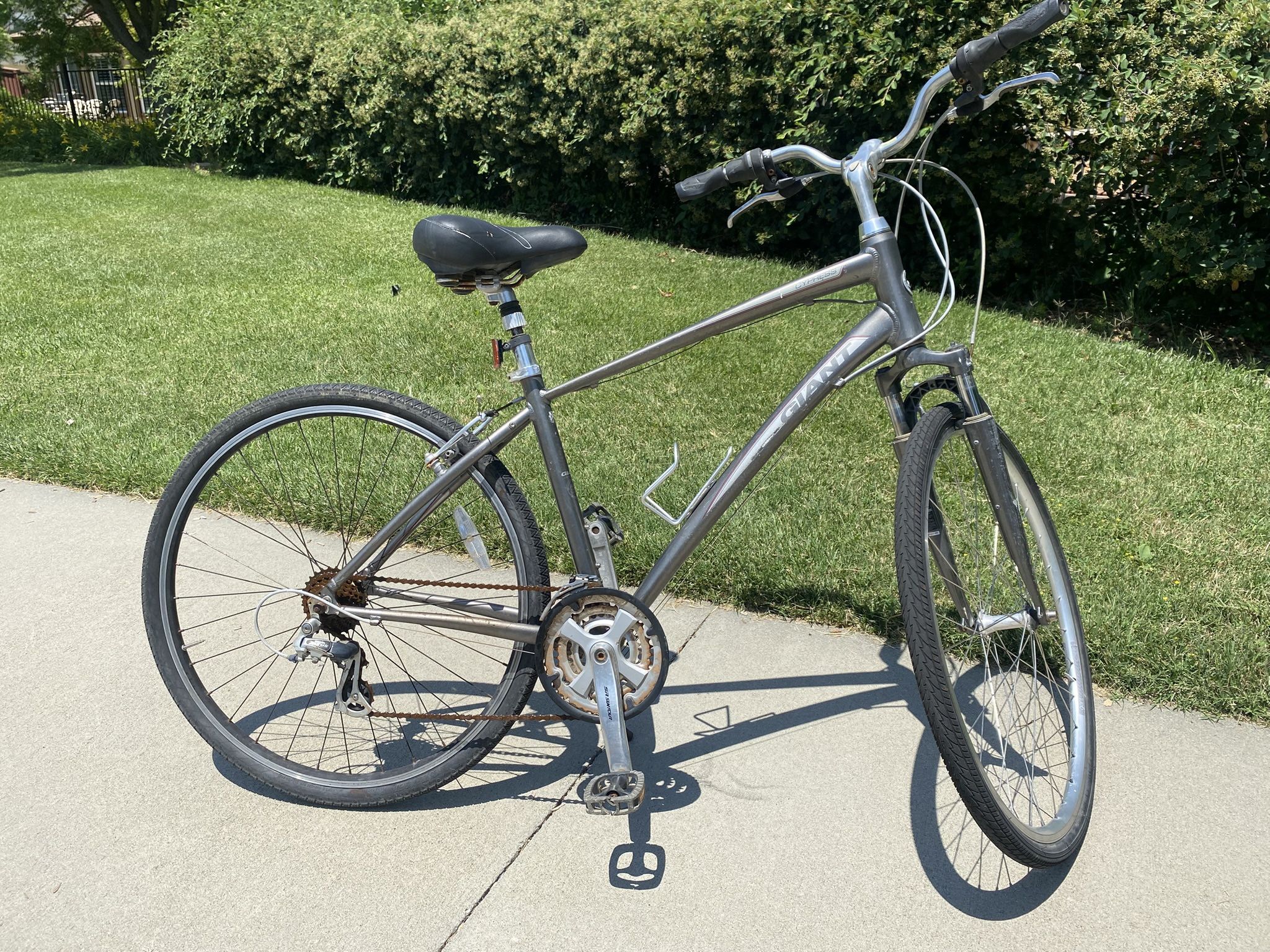 Giant Cypress Road/hybrid/commuter Bike