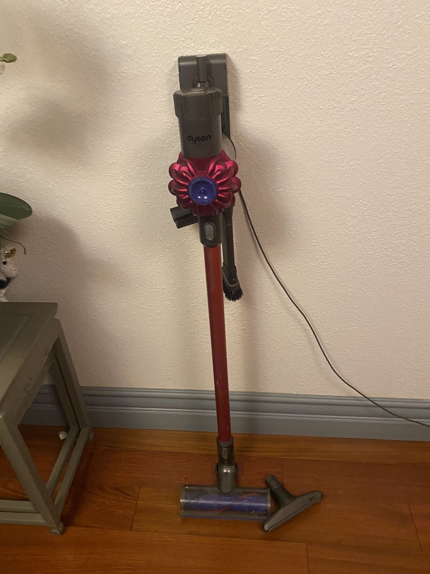 Dyson V6 Motorhead Plus Cordless Vacuum Cleaner