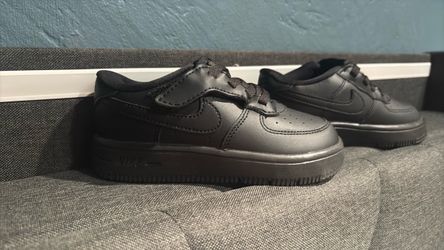 Nike toddler shoes (9c)