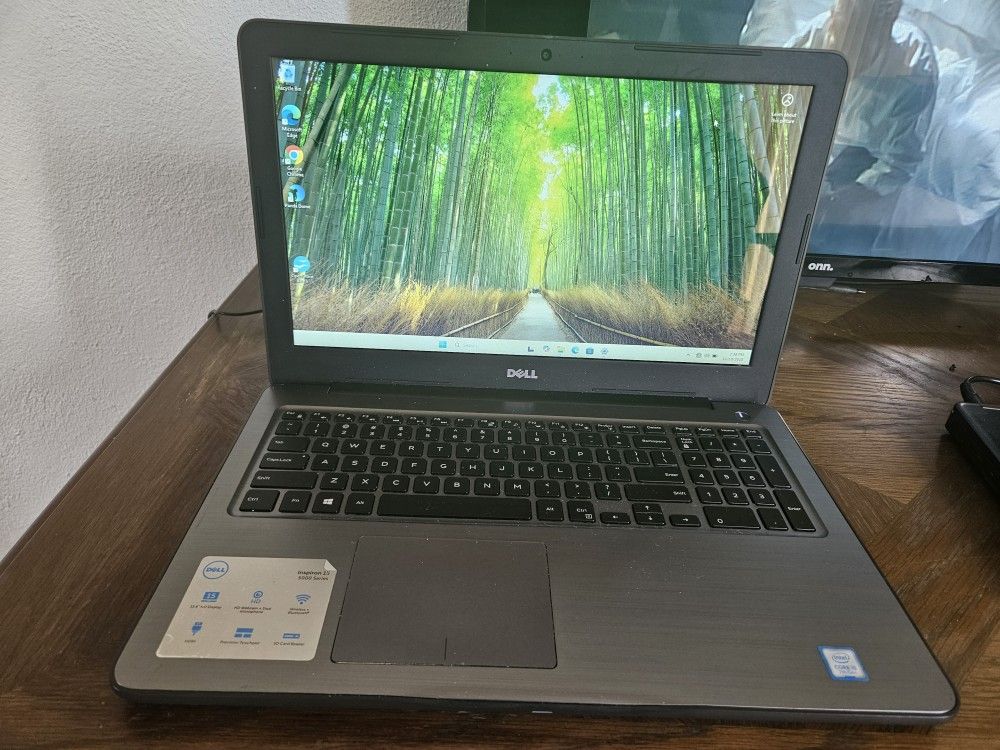 Dell Laptop (Windows 11, Intel Core i7, 1TB Hard Drive)
