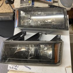 Headlight Assembly (2004-2012 )Chevrolet Colorado or GMC Canyon.
