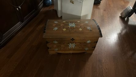 Wood chest