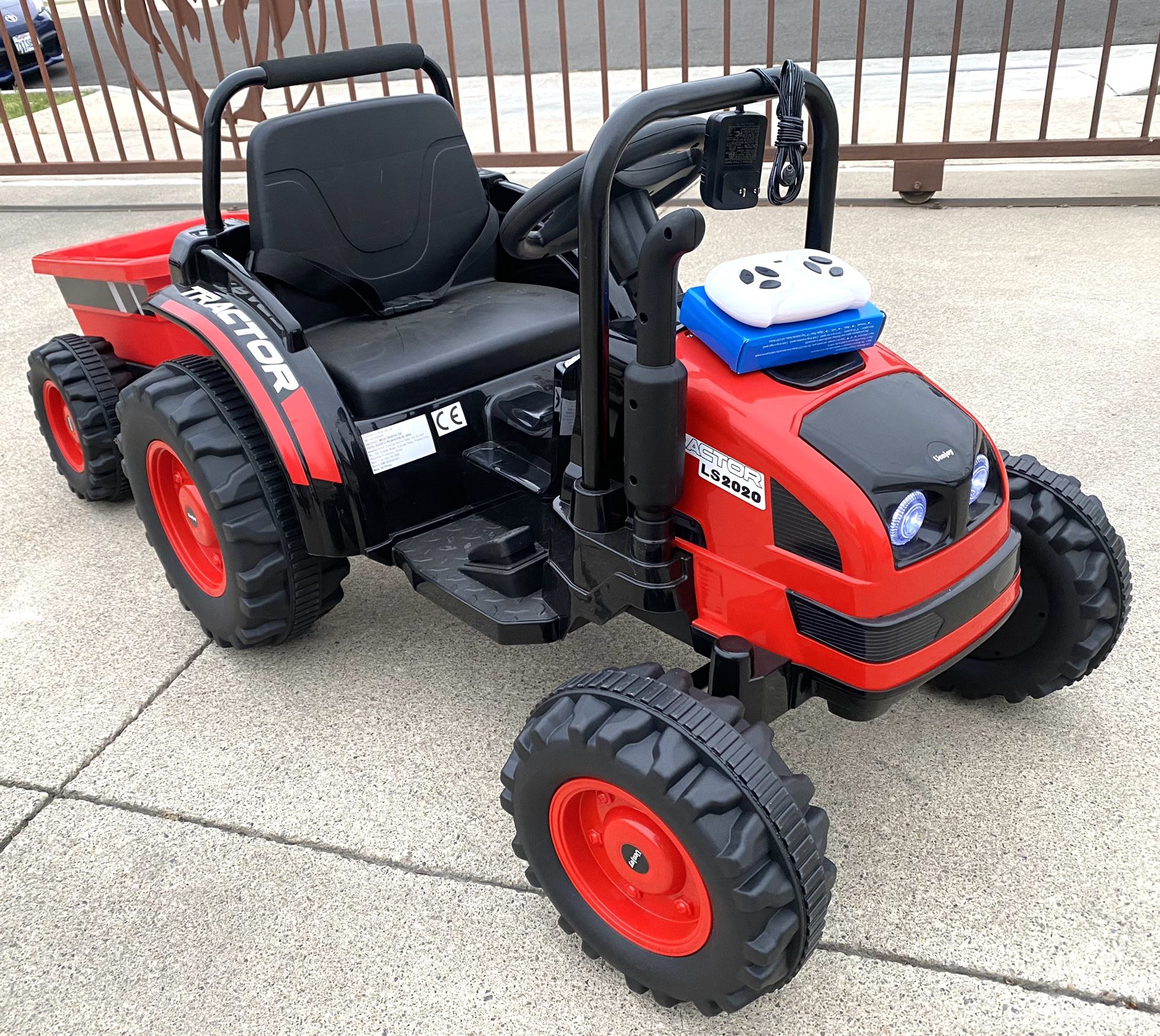 BRAND NEW Tractor Remote Control Model Electric Kid Ride On Car Power Wheels come With Trailer & Bluetooth Music & FM RADIO