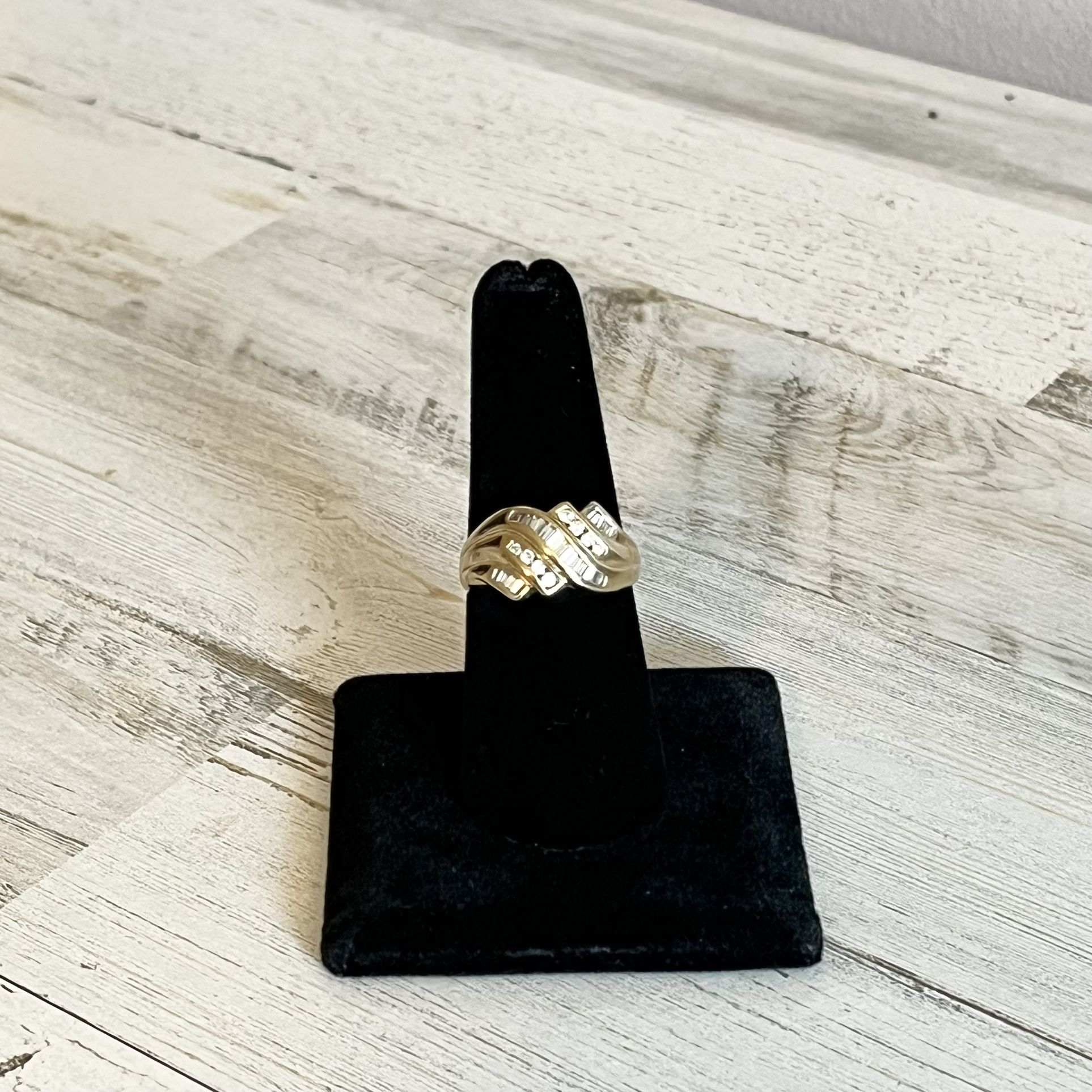 14K Yellow Gold & Diamond Ring Women’s Size 7.5