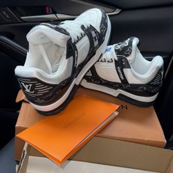 Louis Vuitton Size 10 600 