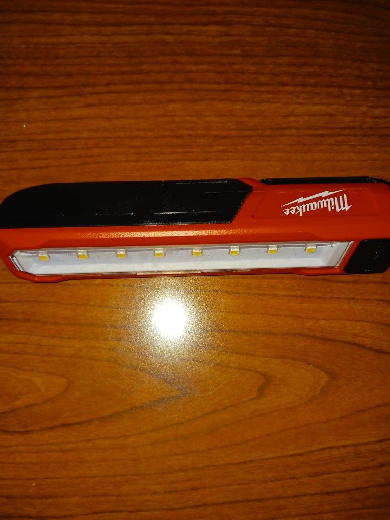 Milwaukee 1000 Lumen Flashlight