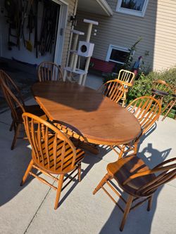 Kitchen dining tables and 6 wood chairs