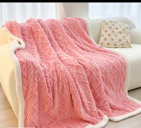 Throw fuzzy blanket