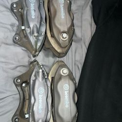 4 Piston Brembos 