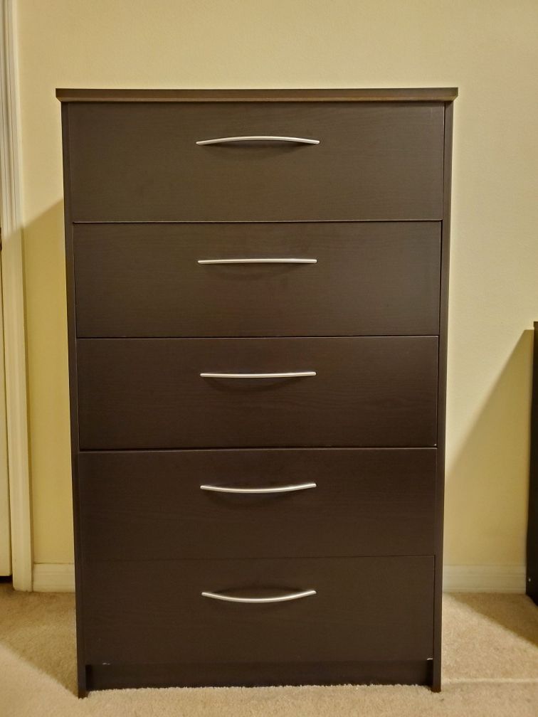 Espresso brown 5 drawer dresser/chest