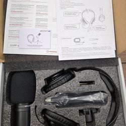 Microphone,Headphonea,Tripod,Windscreen y Cable 